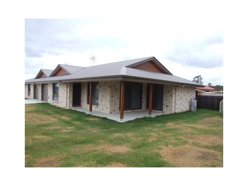 2/35 Grant Crescent, Wondai QLD 4606