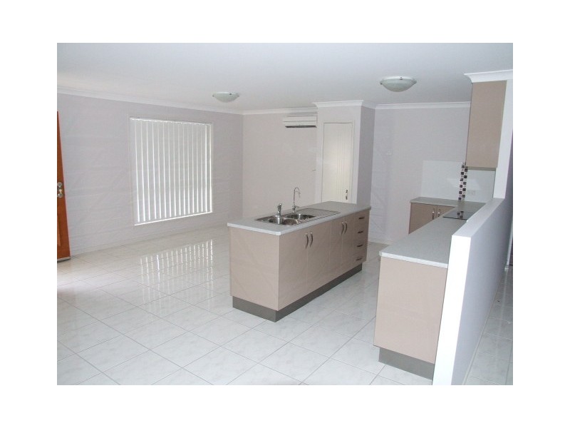 2/35 Grant Crescent, Wondai QLD 4606