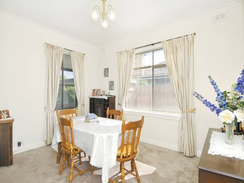 18 Sackville Street, Heidelberg Heights VIC 3081