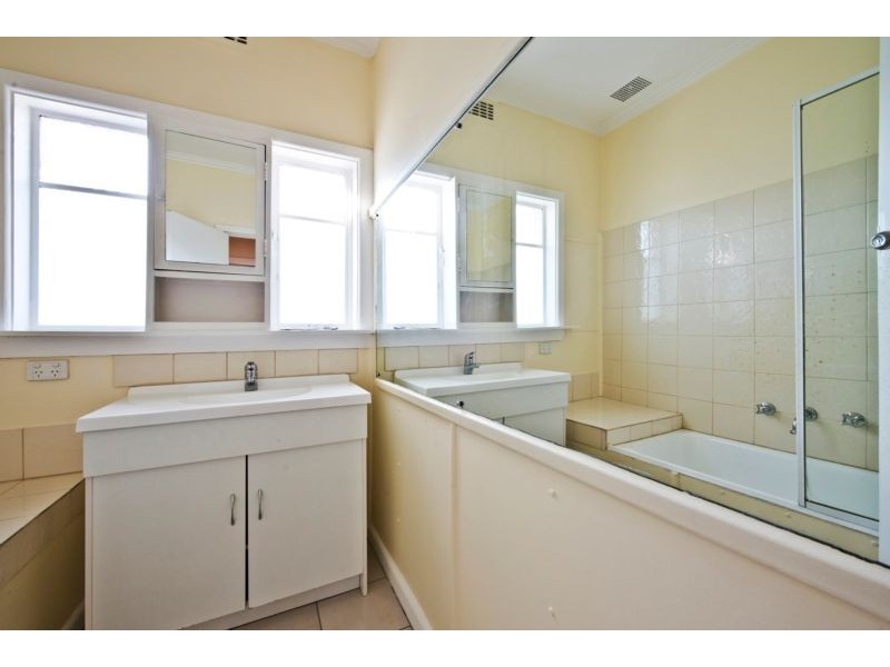 130 Southern Road, Heidelberg West VIC 3081