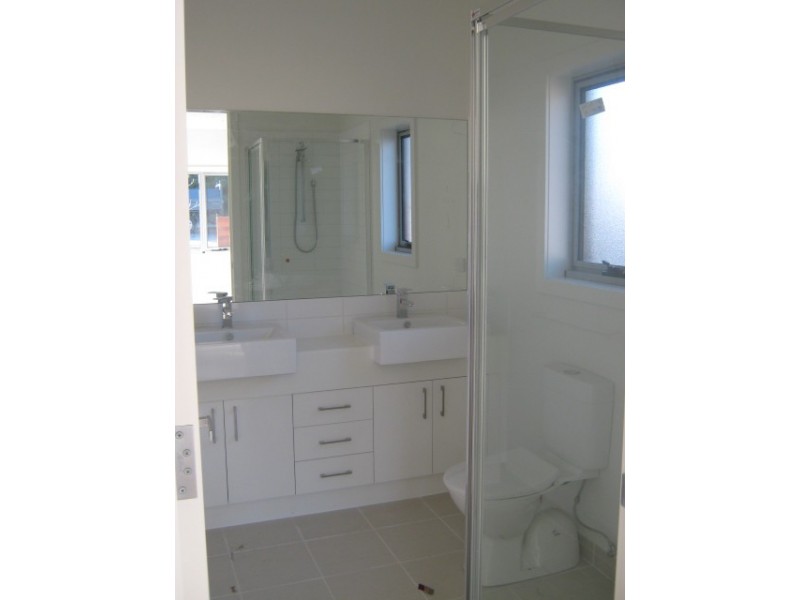 13 Leon Avenue, Rosanna VIC 3084