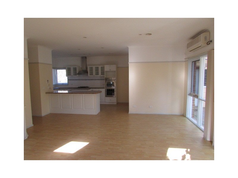 2/19 Lawson Parade, Heidelberg Heights VIC 3081