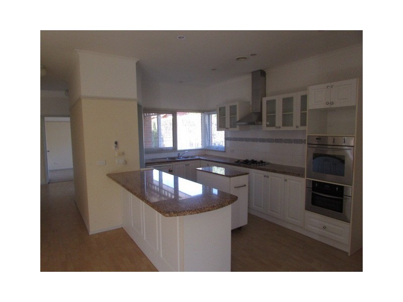 2/19 Lawson Parade, Heidelberg Heights VIC 3081