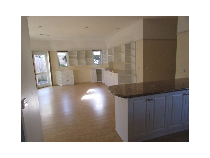 2/19 Lawson Parade, Heidelberg Heights VIC 3081