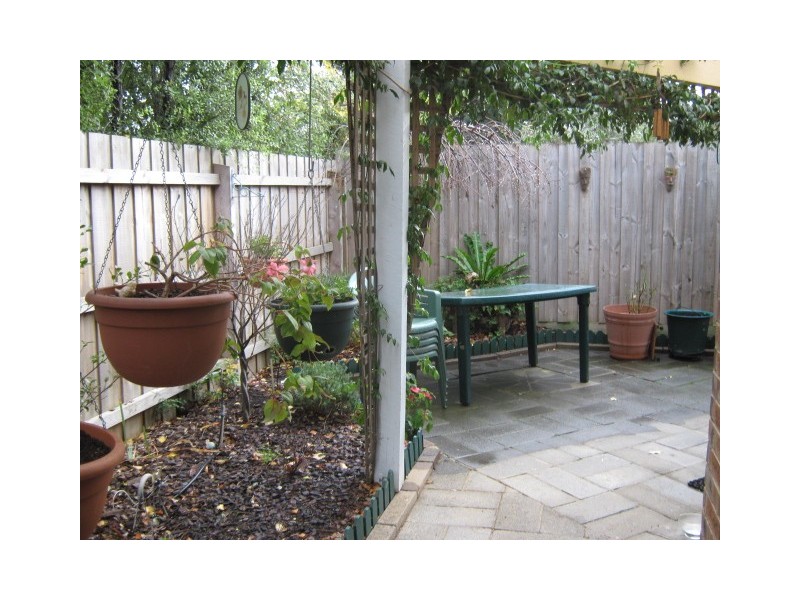 2/19 Lawson Parade, Heidelberg Heights VIC 3081