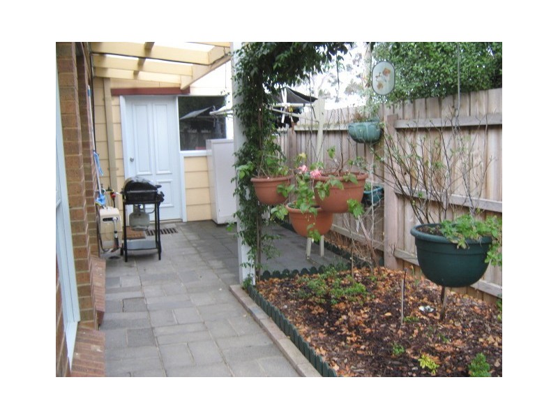 2/19 Lawson Parade, Heidelberg Heights VIC 3081