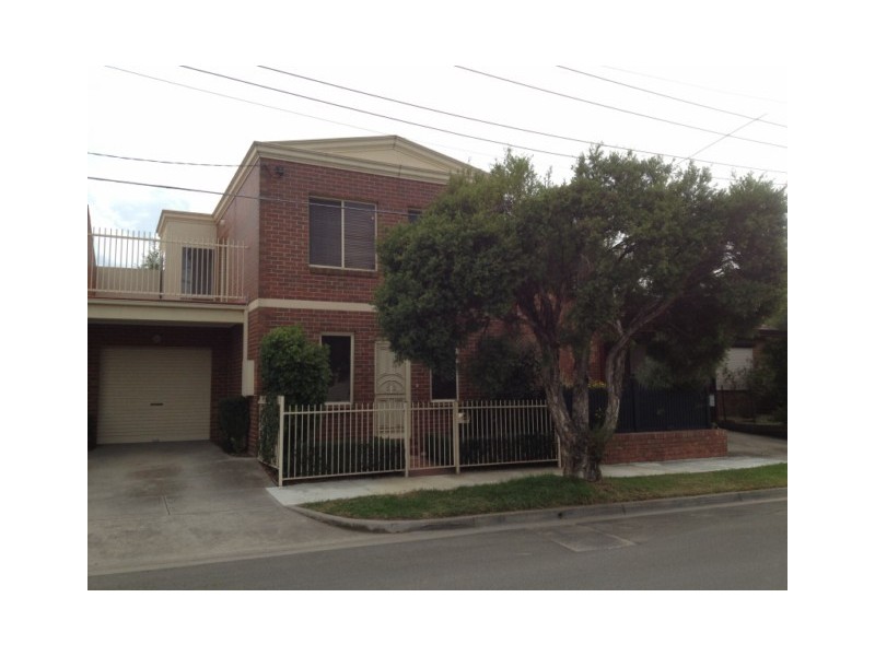 2a Kirkdale Street, Brunswick VIC 3056