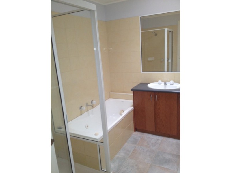 2a Kirkdale Street, Brunswick VIC 3056