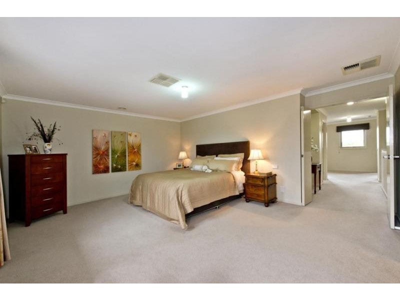 8 Neville Court, Viewbank VIC 3084