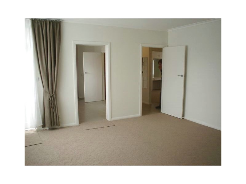 4/12 Stradbroke Avenue, Heidelberg VIC 3084