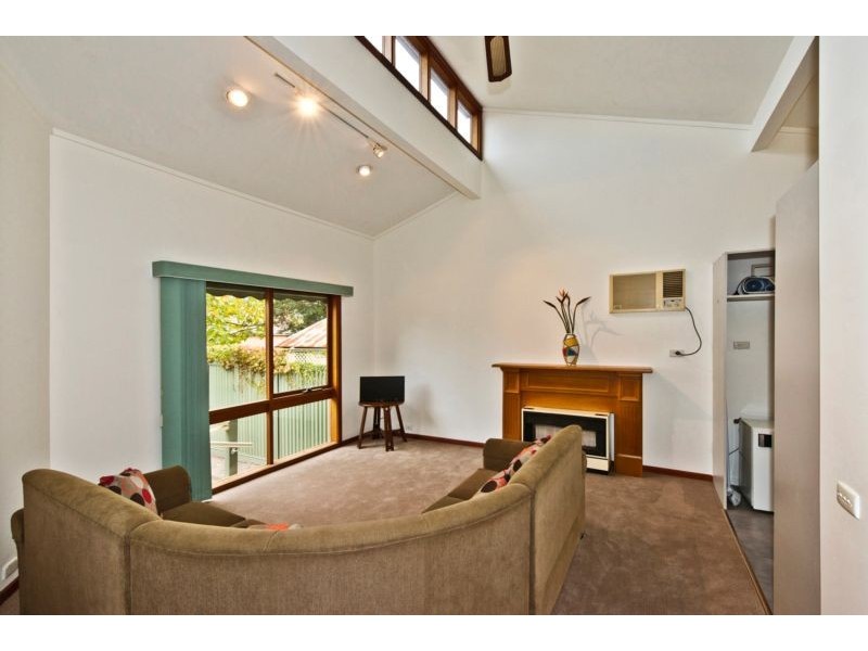 12 Charteris Drive, Ivanhoe East VIC 3079