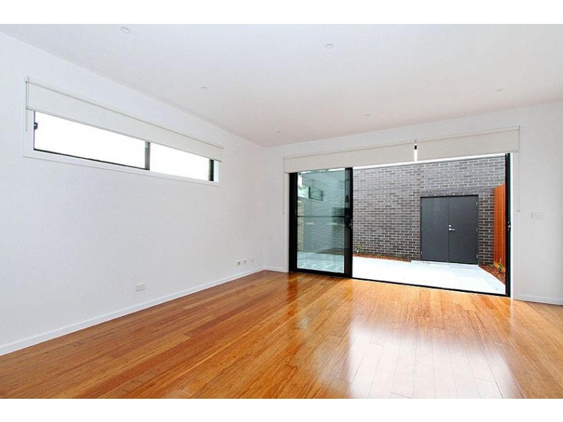 2/136 Victoria Road, Northcote VIC 3070