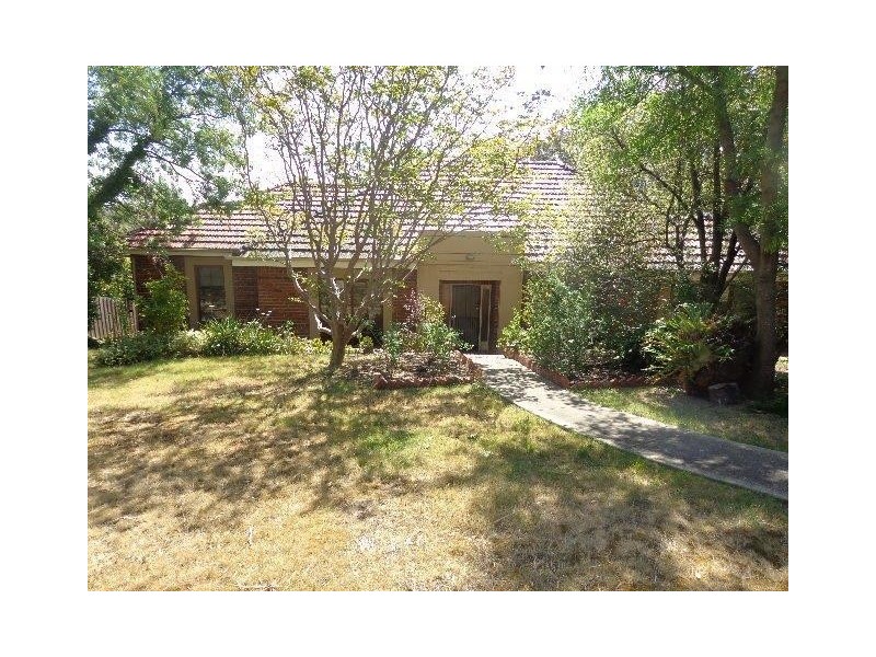 10 Rockbeare Grove, Ivanhoe VIC 3079