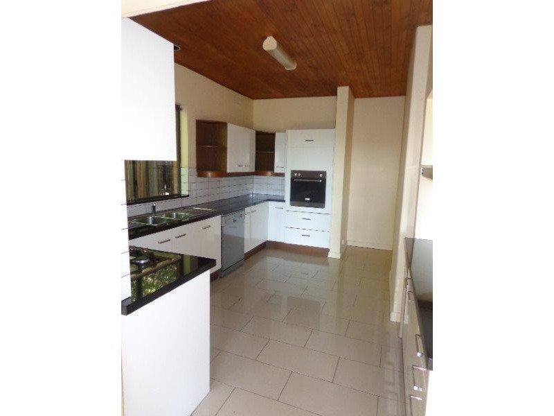 10 Rockbeare Grove, Ivanhoe VIC 3079