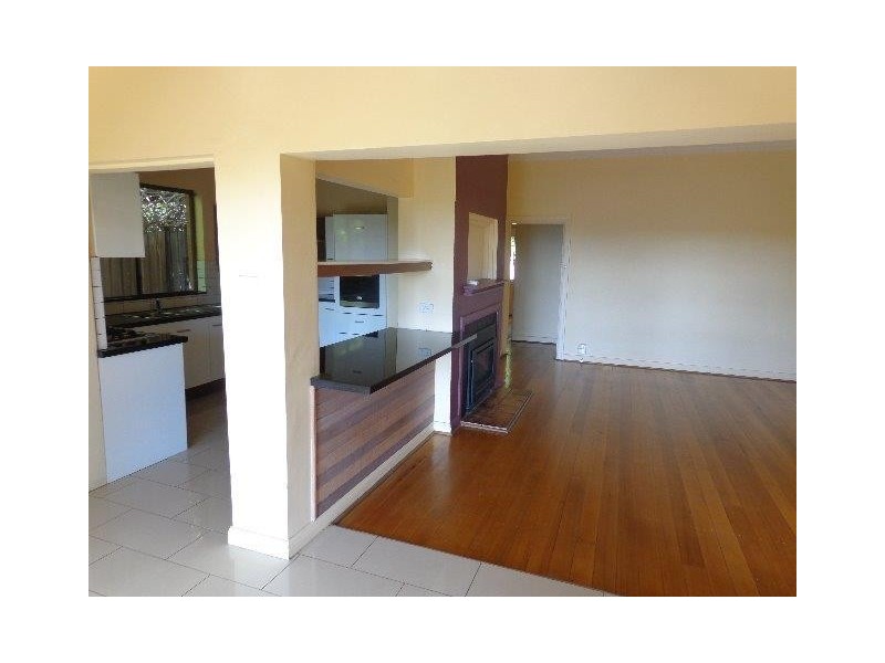 10 Rockbeare Grove, Ivanhoe VIC 3079