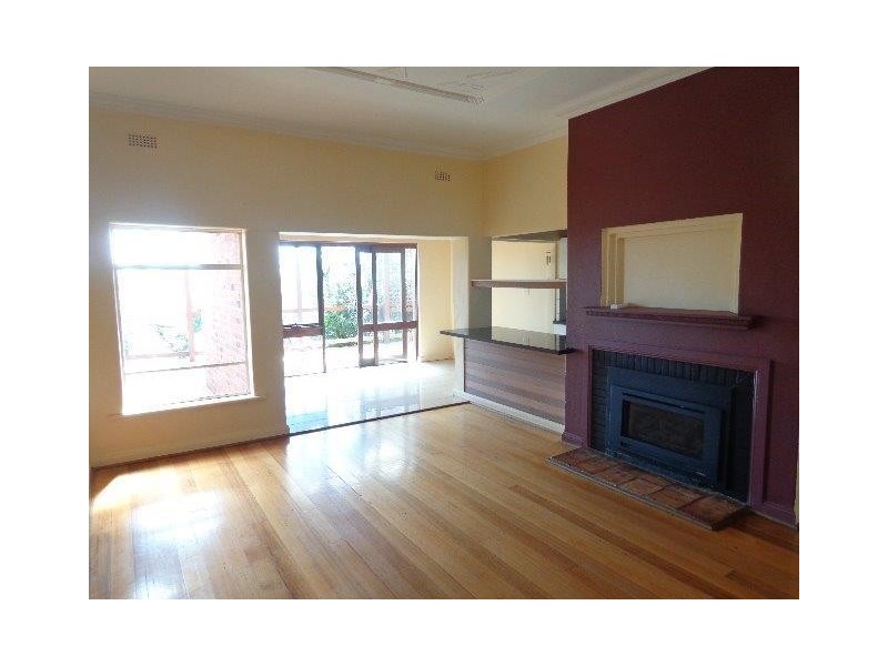 10 Rockbeare Grove, Ivanhoe VIC 3079