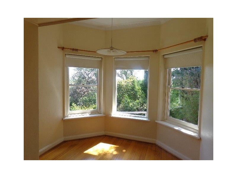 10 Rockbeare Grove, Ivanhoe VIC 3079