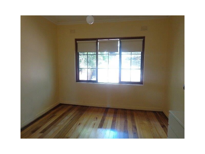 10 Rockbeare Grove, Ivanhoe VIC 3079