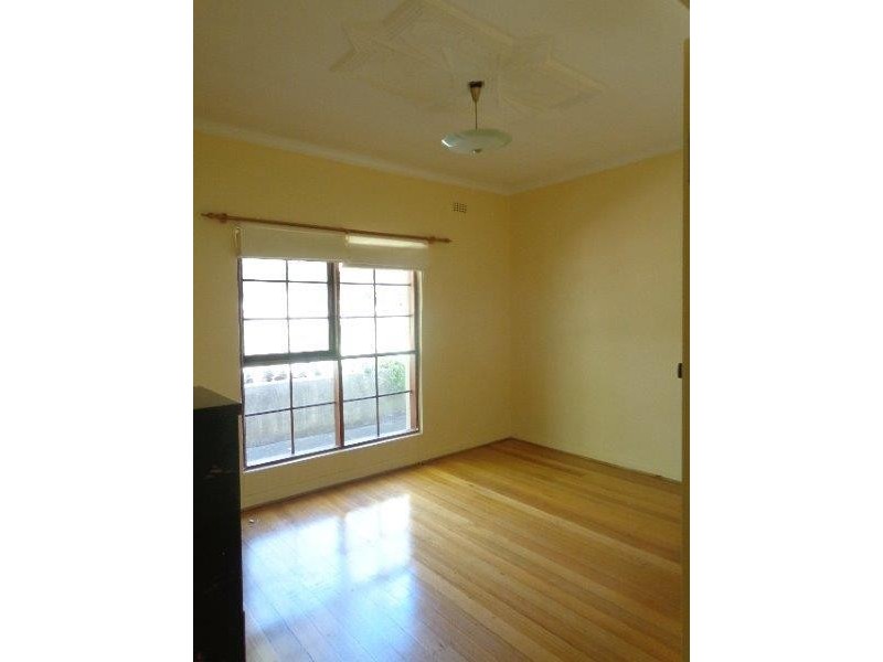 10 Rockbeare Grove, Ivanhoe VIC 3079