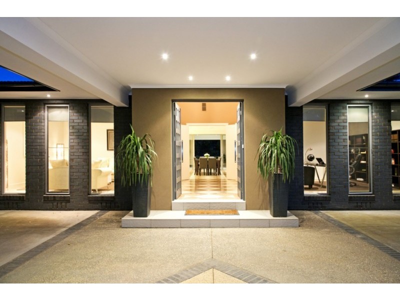 94 McLennans Road, Plenty VIC 3090