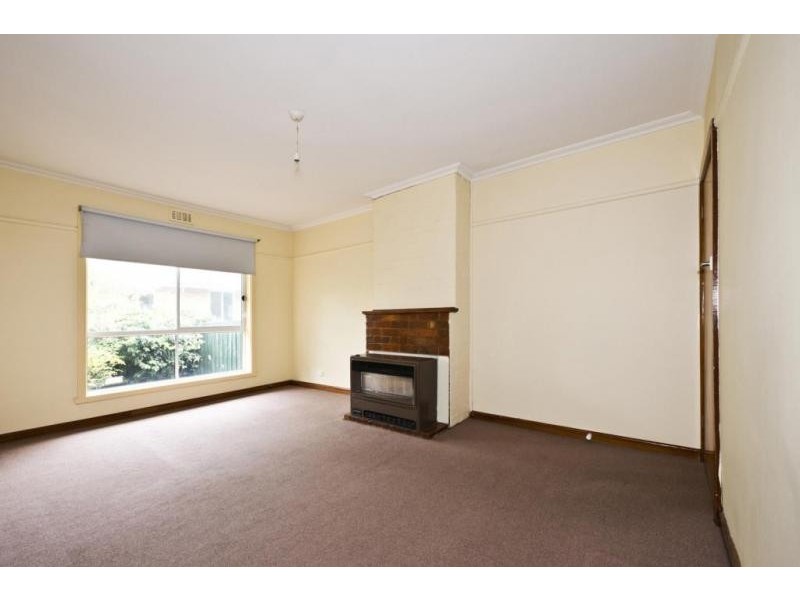 8 Tobruk Avenue, Heidelberg West VIC 3081