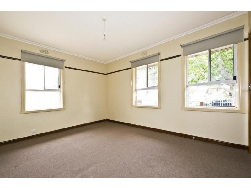 8 Tobruk Avenue, Heidelberg West VIC 3081