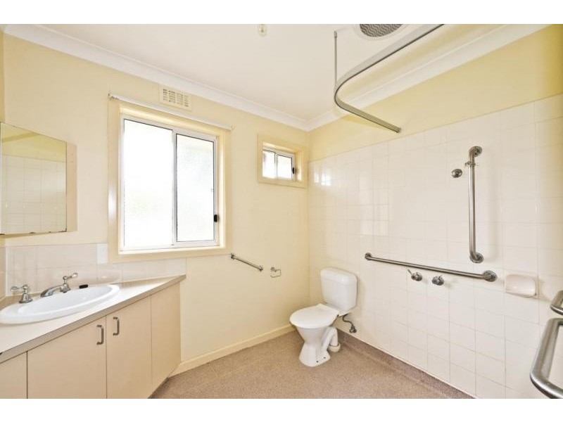 8 Tobruk Avenue, Heidelberg West VIC 3081