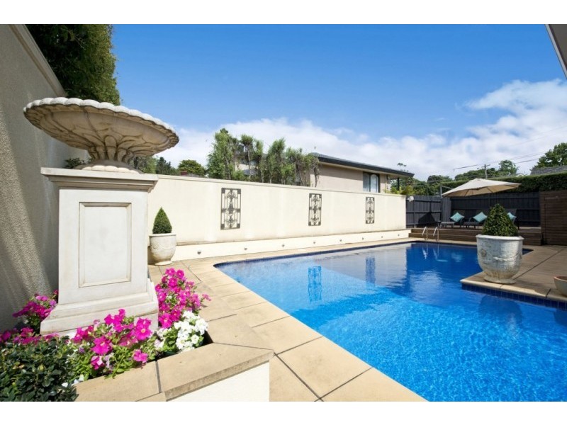 14 Broadlea Crescent, Viewbank VIC 3084
