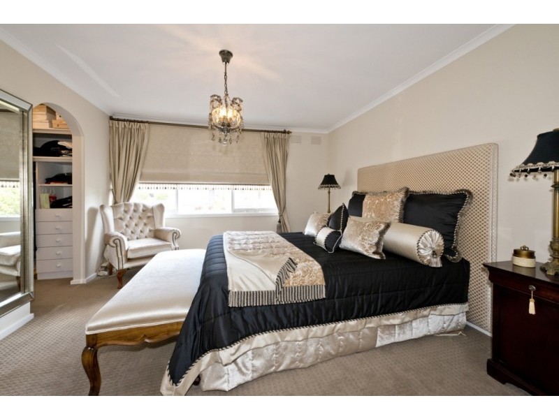 14 Broadlea Crescent, Viewbank VIC 3084