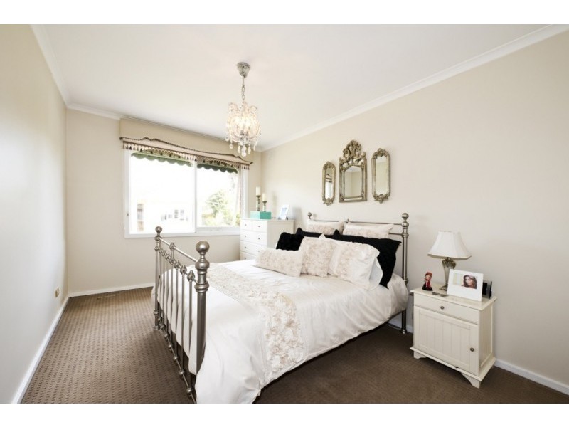 14 Broadlea Crescent, Viewbank VIC 3084