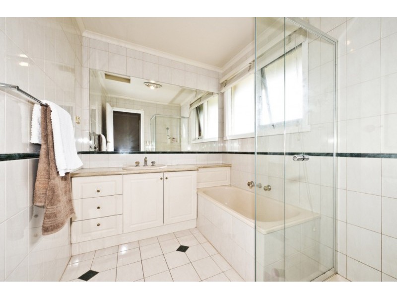 14 Broadlea Crescent, Viewbank VIC 3084