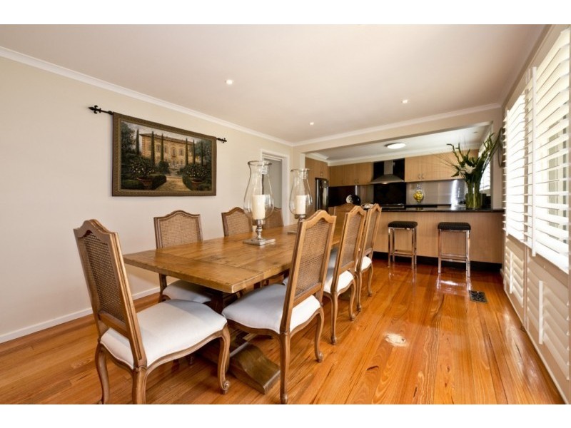 14 Broadlea Crescent, Viewbank VIC 3084