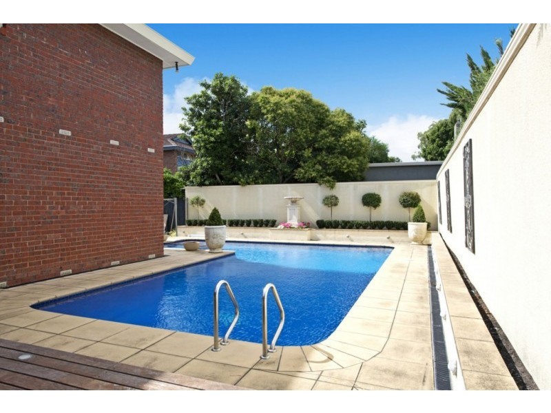 14 Broadlea Crescent, Viewbank VIC 3084