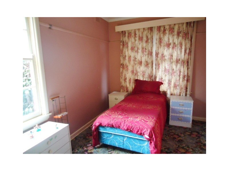 8 Borneo Court, Heidelberg West VIC 3081
