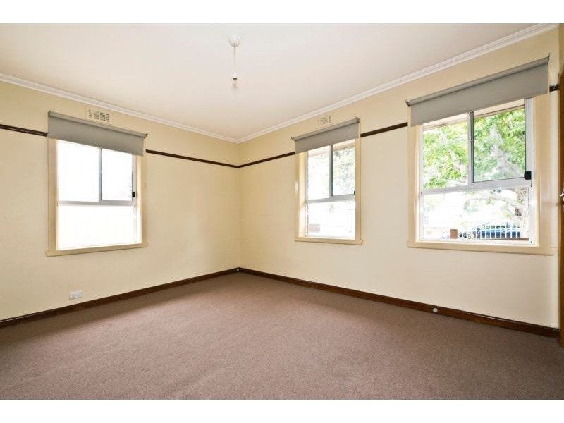 8 Tobruk Avenue, Heidelberg West VIC 3081