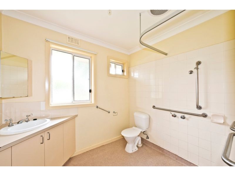 8 Tobruk Avenue, Heidelberg West VIC 3081