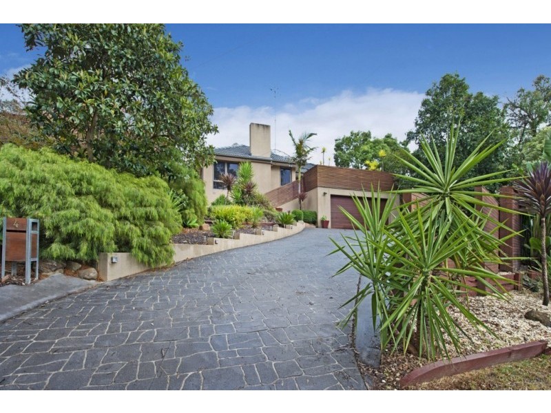 4 Research Warrandyte Road, Research VIC 3095