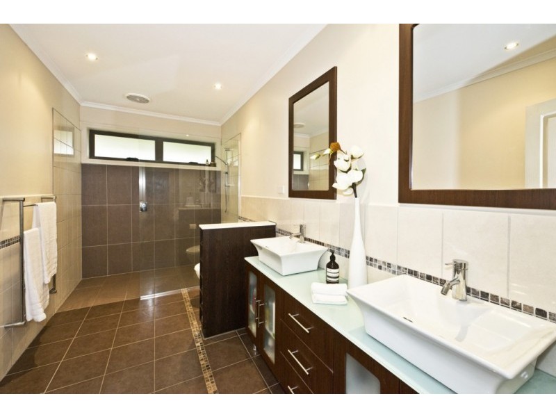 4 Research Warrandyte Road, Research VIC 3095