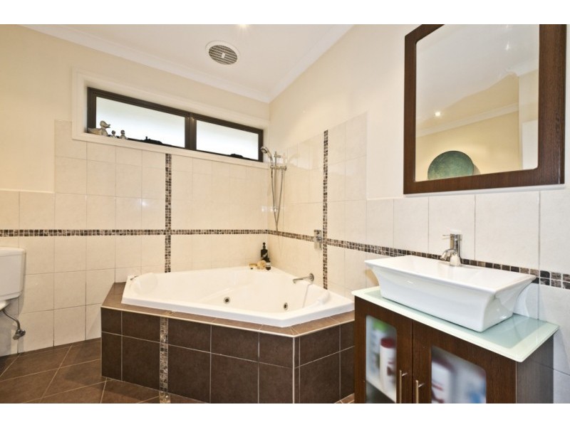 4 Research Warrandyte Road, Research VIC 3095