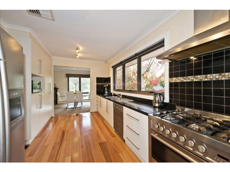 4 Research Warrandyte Road, Research VIC 3095