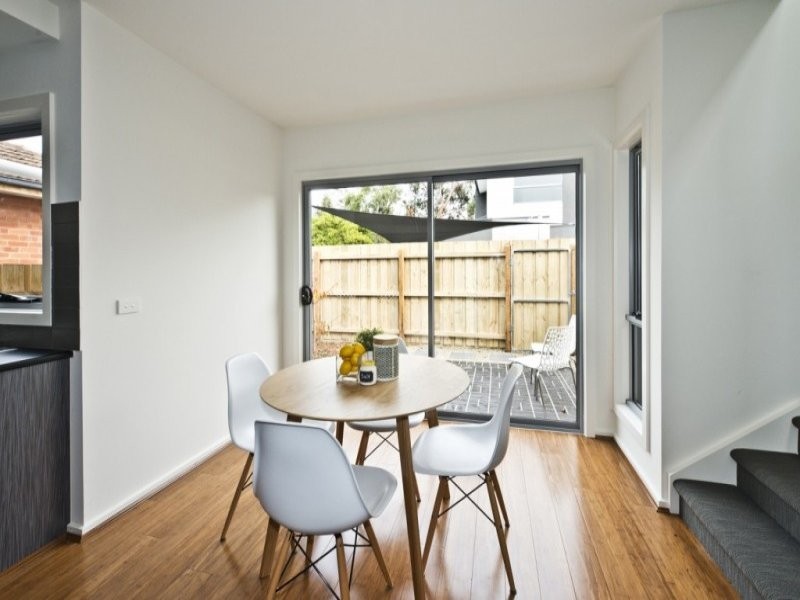 2/25 Timor Parade, Heidelberg West VIC 3081