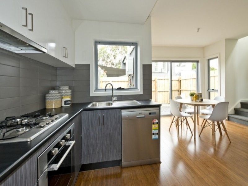 2/25 Timor Parade, Heidelberg West VIC 3081