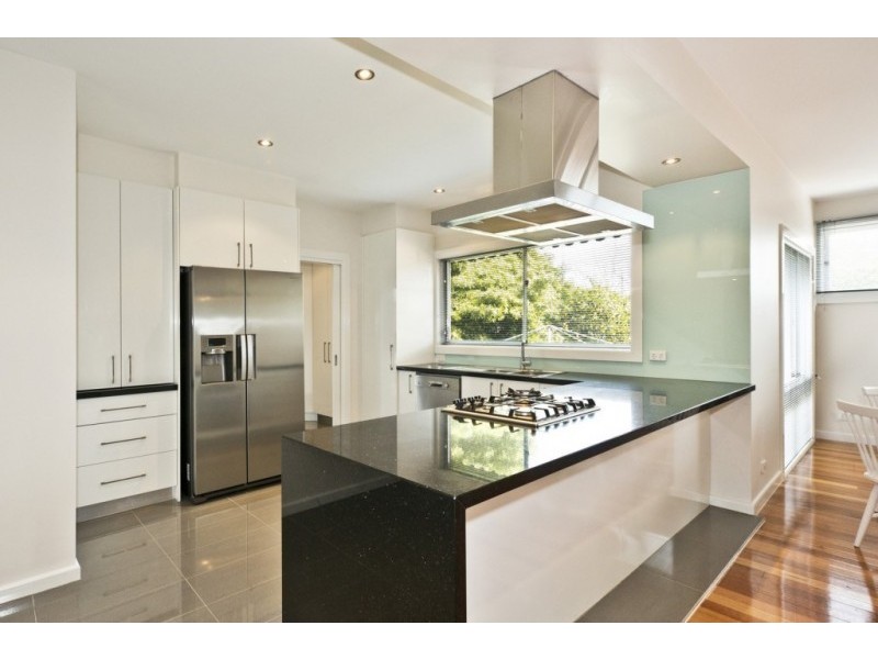 17 Munro Street, Macleod VIC 3085