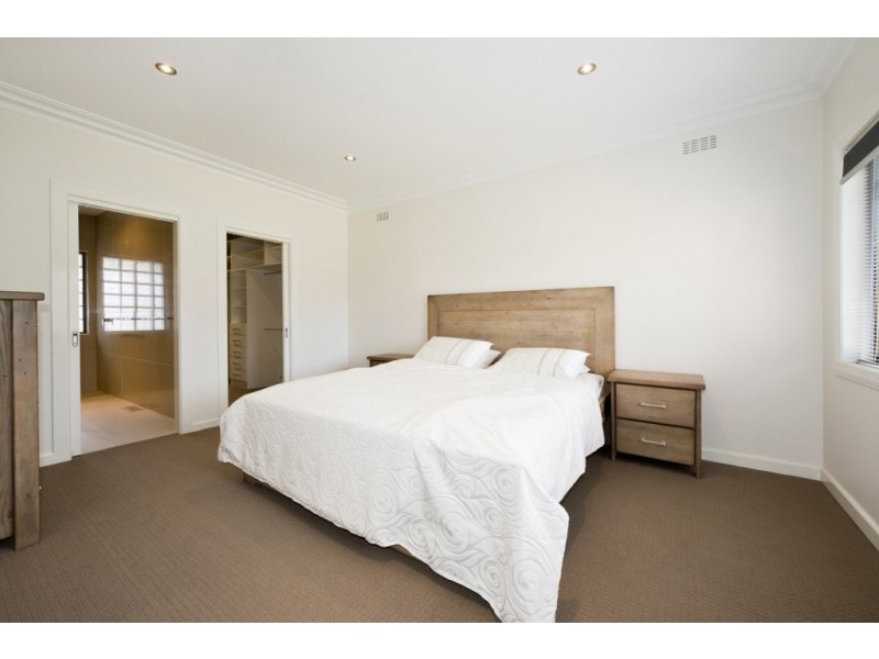 17 Munro Street, Macleod VIC 3085