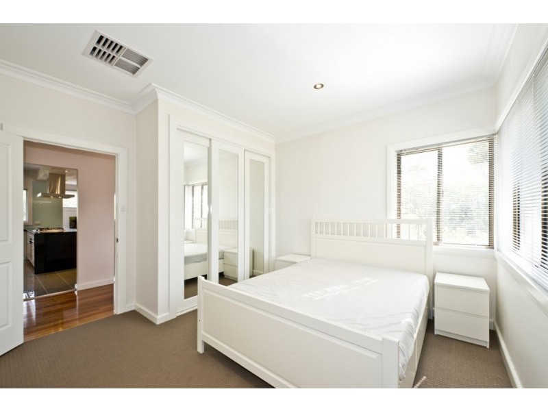 17 Munro Street, Macleod VIC 3085