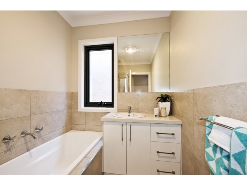 2/13 Grieve Street, Macleod VIC 3085