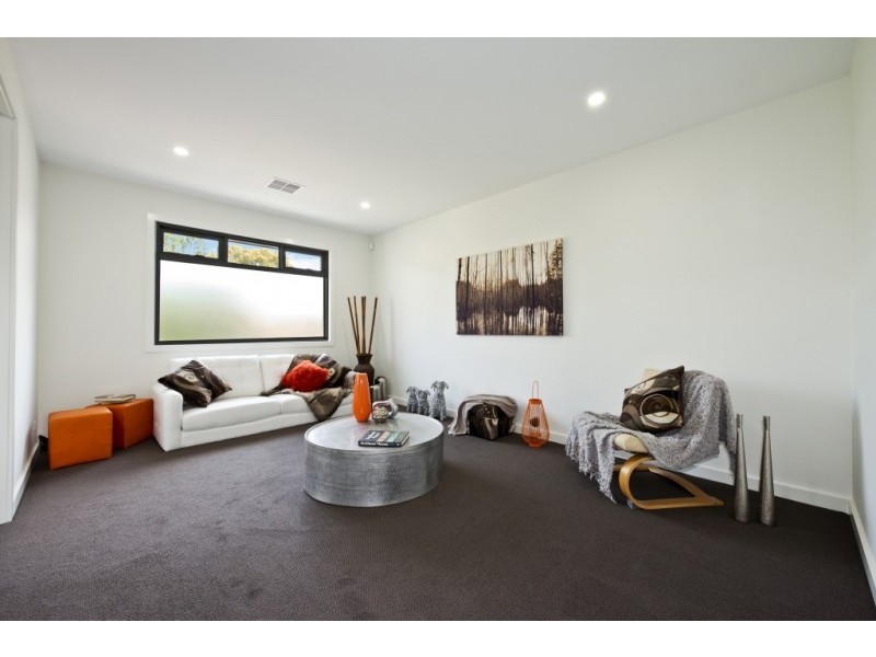 2/296 Waiora Road, Macleod VIC 3085