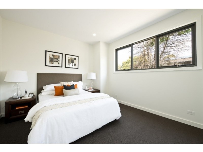 2/296 Waiora Road, Macleod VIC 3085