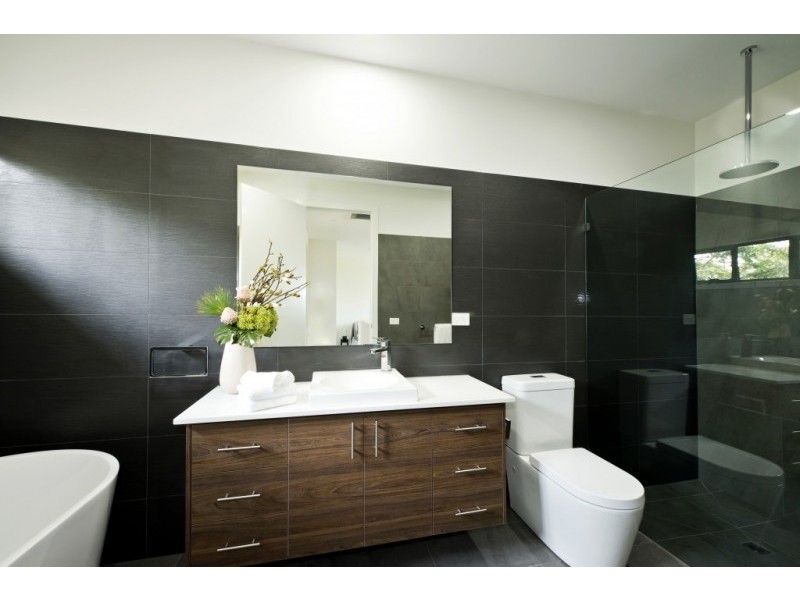 2/296 Waiora Road, Macleod VIC 3085