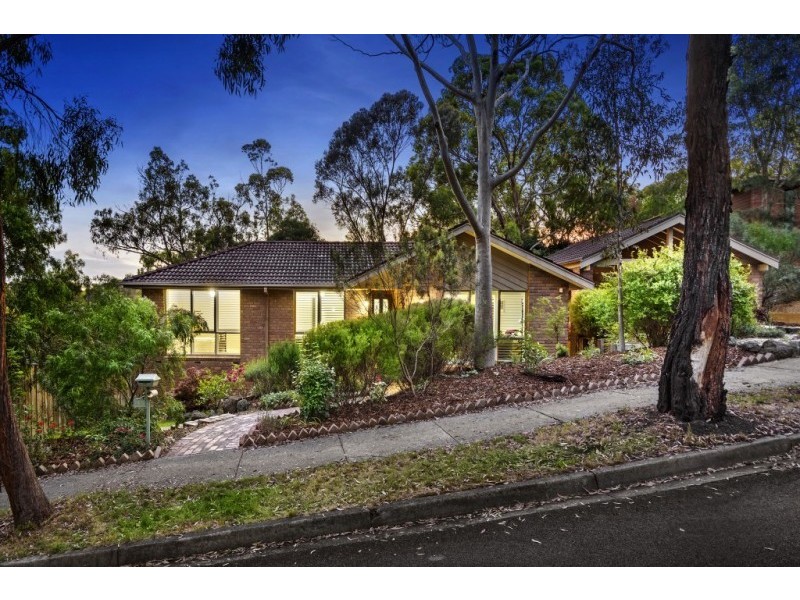 15 Renshaw Drive, Eltham VIC 3095